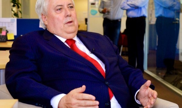 Clive Palmer pledges to axe payroll tax in Queensland