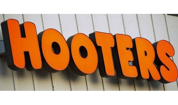 Companies linked to Hooters Australia fall into voluntary administration