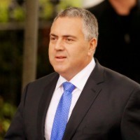 Hockey says China’s devaluation is good for Australia: How it might affect your business