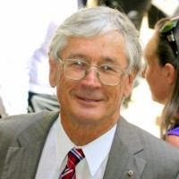 Dick Smith throws support behind Malcolm Turnbull for PM