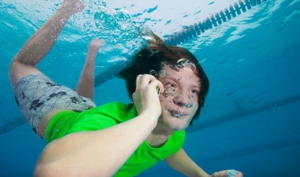 Fine print excuse doesn’t hold water: ACCC warns about “waterproof” phone claims