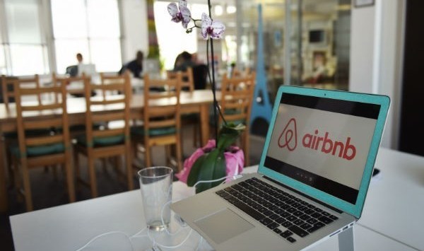 ‘Drip pricing’: Airbnb and eDreams accused of breaching consumer law by ACCC