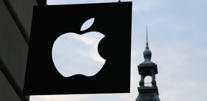 Apple becomes the world's first trillion-dollar company