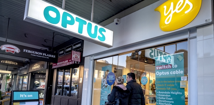 Optus storefront exterior shot