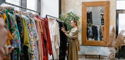 budget-conscious consumers second-hand clothes shopping